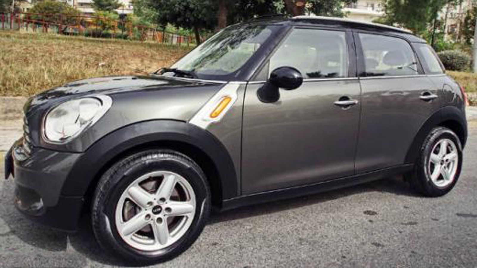 Αυτό το Mini Countryman βρίσκεται σε εξαιρετική κατάσταση, έχει πλούσιο εξοπλισμό και λίγα χιλιόμετρα.